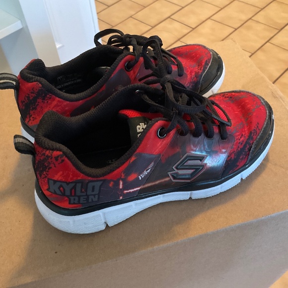 Sketchers STAR WARS KYLO REN - boys runners - size 1 - Picture 1 of 9